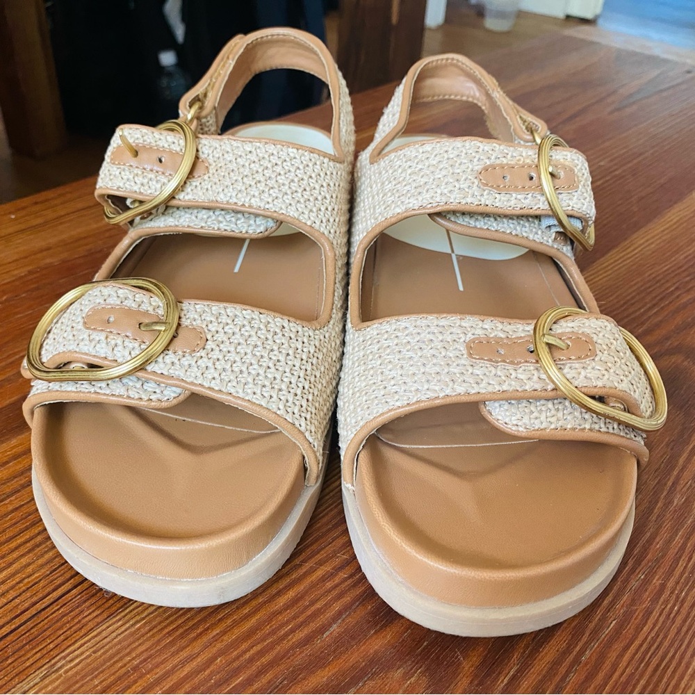 ✨HUGE MOVING SALE!!✨Dolce Vita Sandals with Gold Buckles